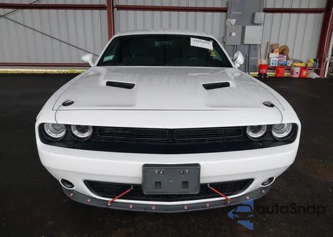 2021 Dodge Challenger Sxt z USA, uszkodzony, nr VIN 2C3CDZAG5MH573838